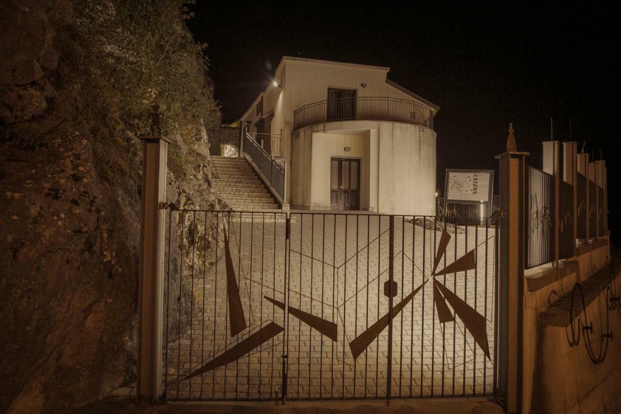 Ostello Della Gioventu Massimo Troisi Oliveto Citra المظهر الخارجي الصورة